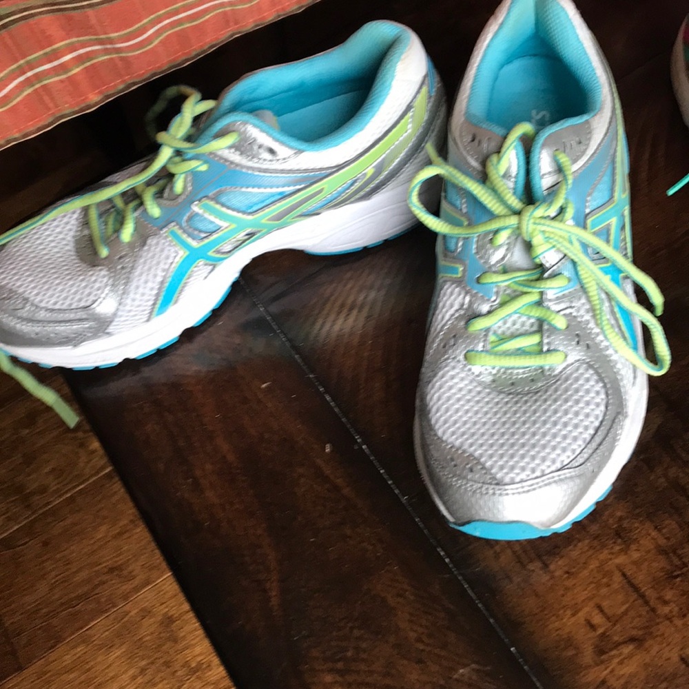 ASICS tennis shoes