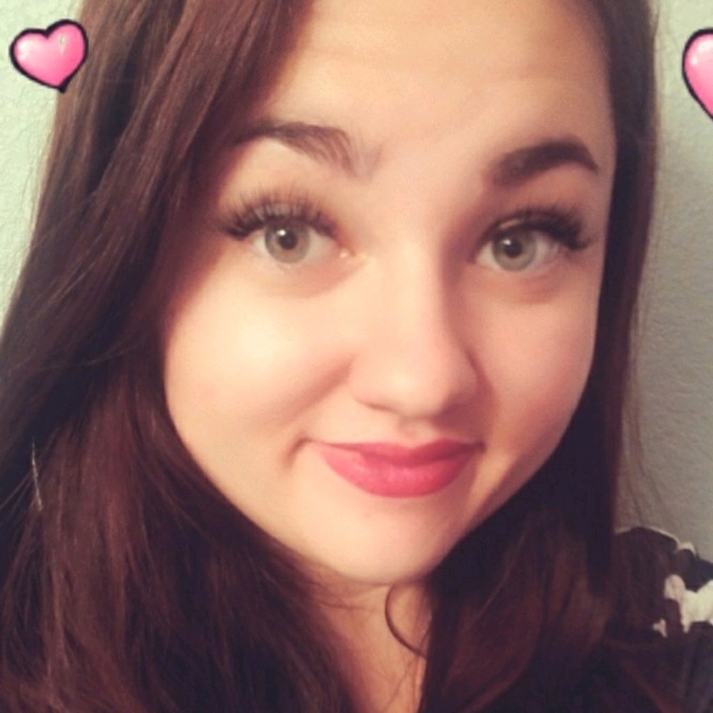 Meet your Posher, Caitlin