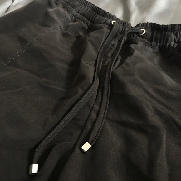 Black H&M shorts - Picture 2 of 4