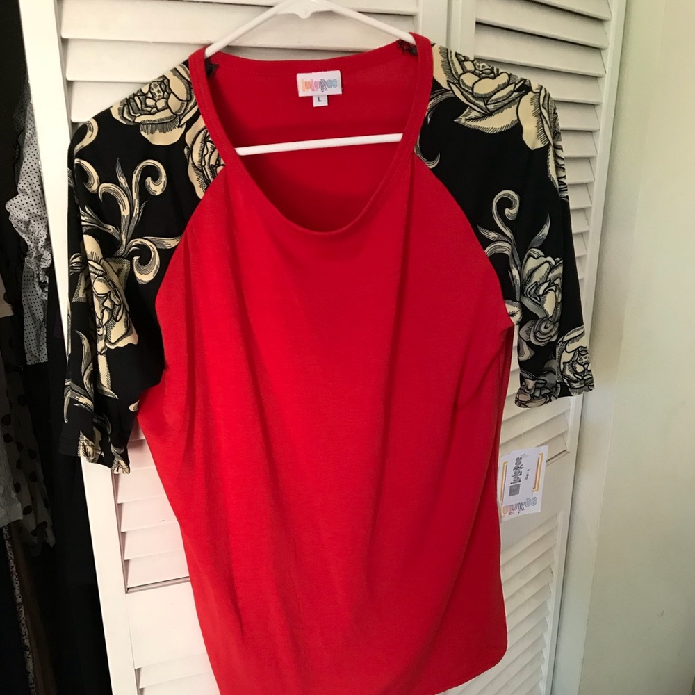 LuLaRoe Gigi size Large. Rose blk/red pattern