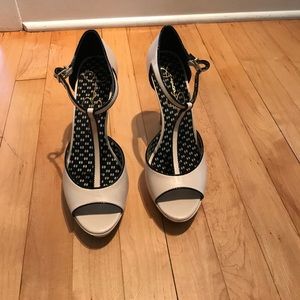 Jessica Simpson pumps