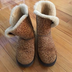 🚫SOLD: Leopard button UGGs