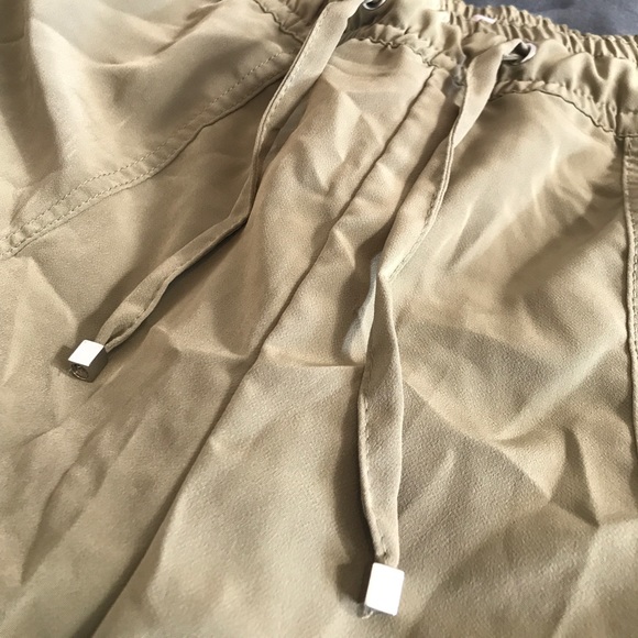Tan/Green H&M shorts - Picture 2 of 4