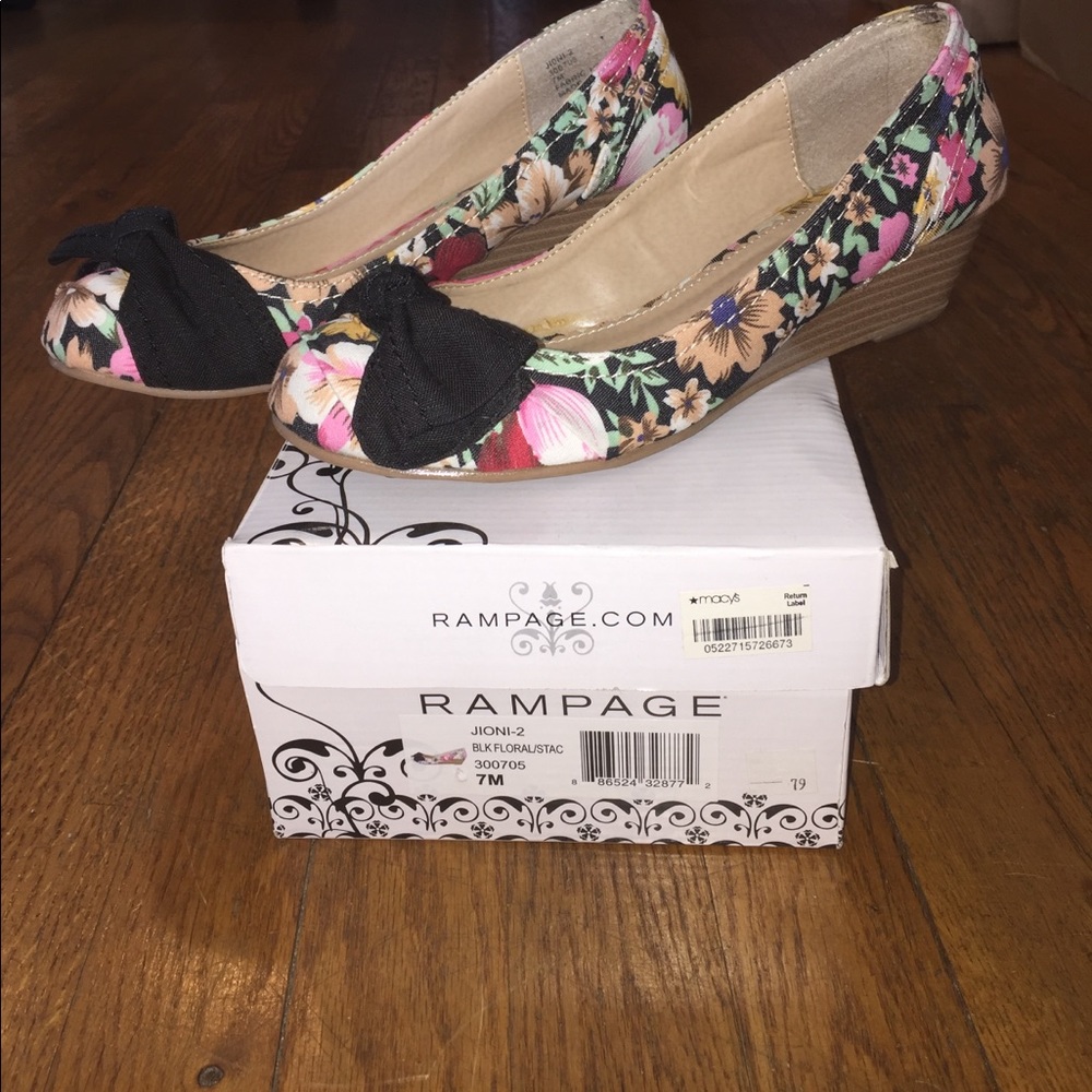 Floral wedges!