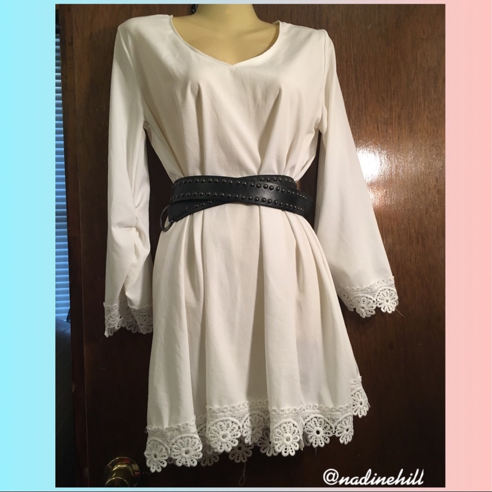 ❌❌❌SOLD SOLD SOLD❌❌❌ White Tunic Sm-Med Jrs 3-9 Misses 2-8 - Picture 1 of 8