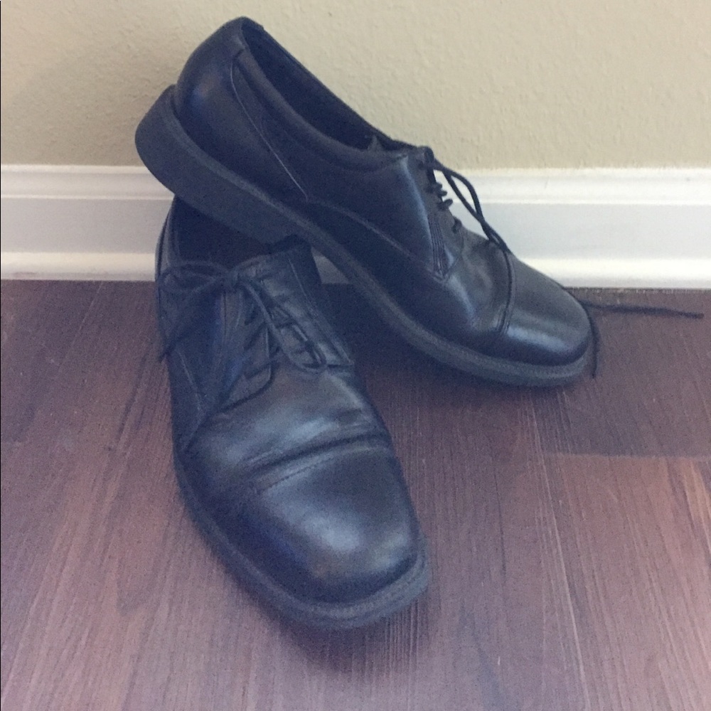 Black dress shoes