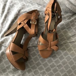 Guess pumps