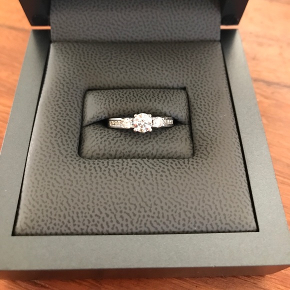 Diamond ring - Picture 2 of 4