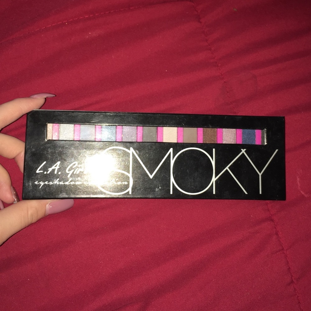 L.A. Girl SMOKY  palette