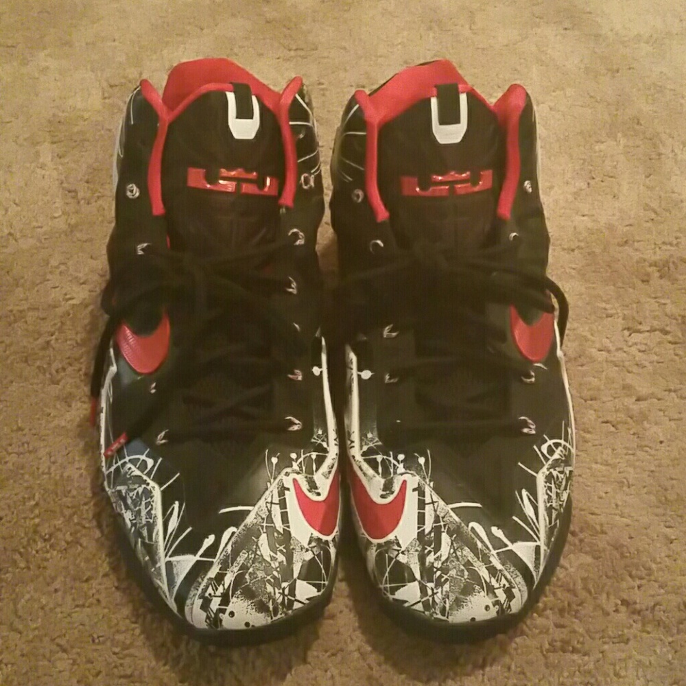 NIKE LEBRON XI GRAFFITI SZ14