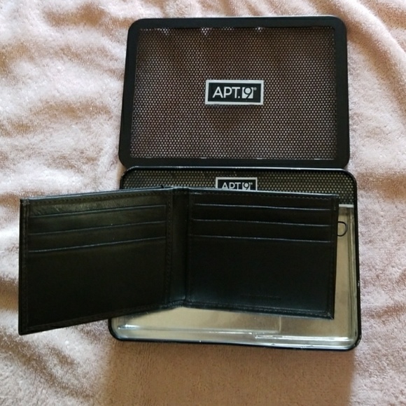 Wallet - Picture 1 of 2