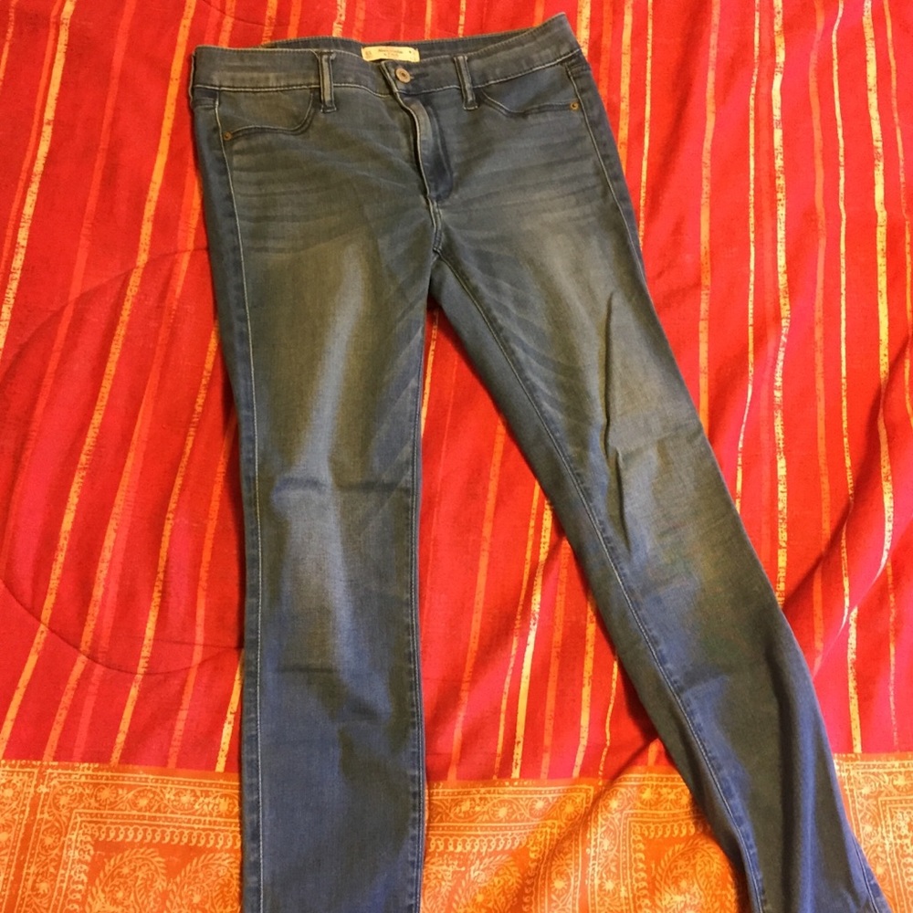 Abercrombie & Fitch light wash jeans
