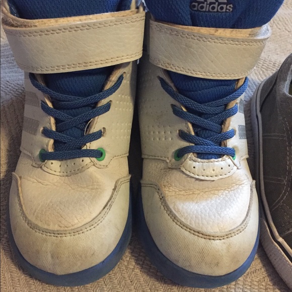 2 pairs toddler size 10 shoes - Picture 2 of 4