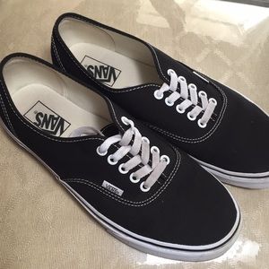Black Unisex Authentic Skate Shoe