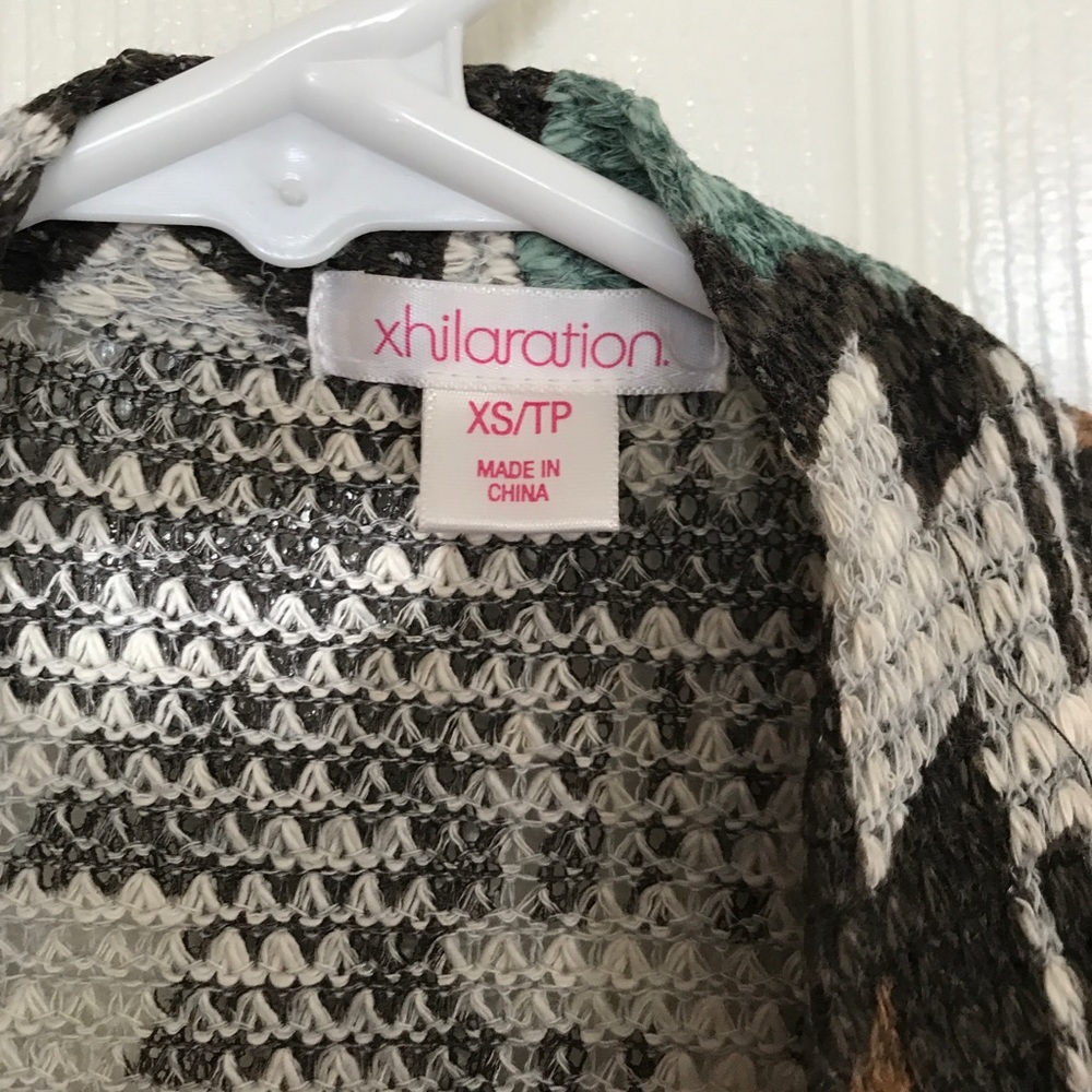 Aztec Pattern Designed Sweater - Picture 3 of 4