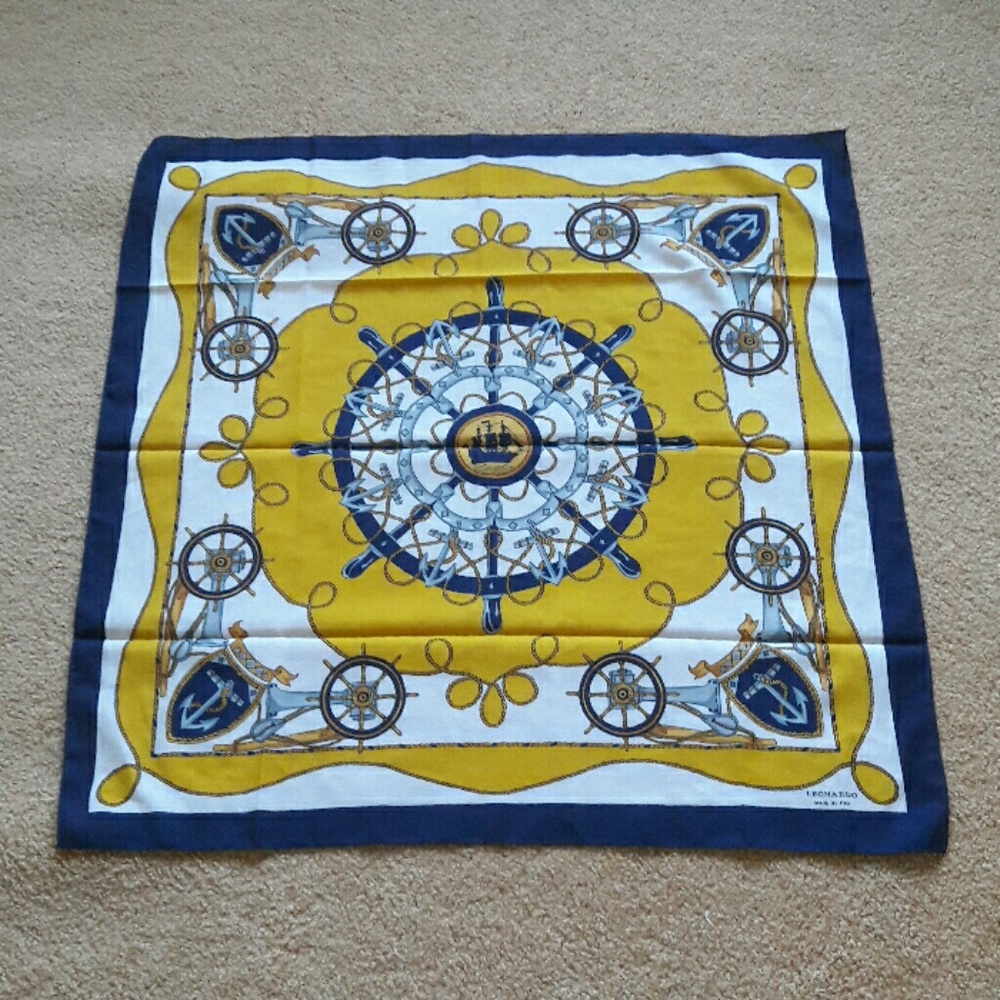Vintage Leonardo scarf USED but in good condition