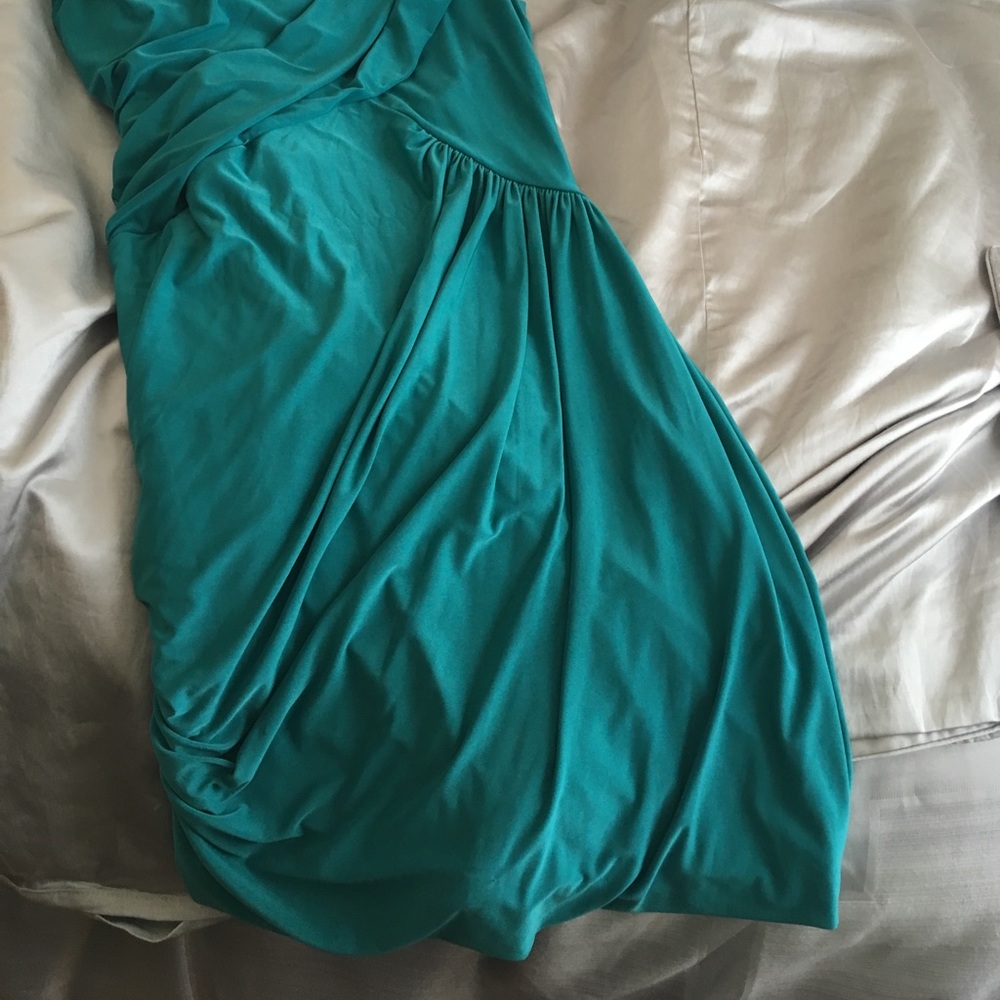 Dresses - Picture 2 of 4