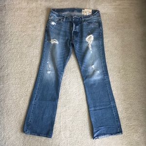 Men’s Hollister denim, low rise slim boot med wash