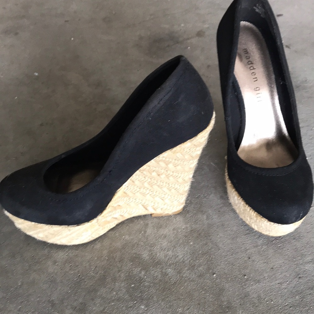 Black wedge