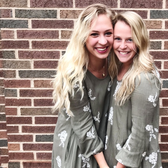 Meet your Posher, Alexandra Peterson - Picture 2 of 6