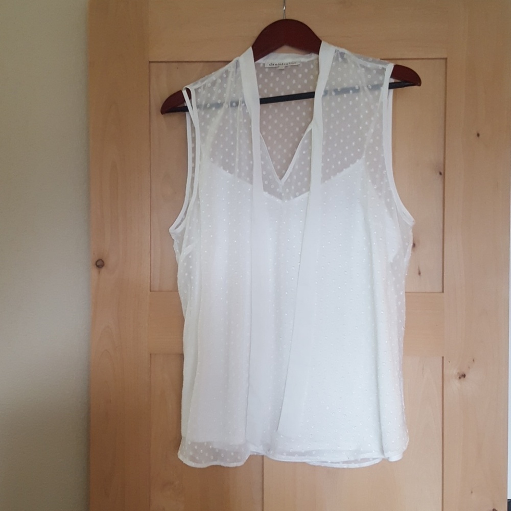 Danielrainn 2 piece top. Cute tie neck.