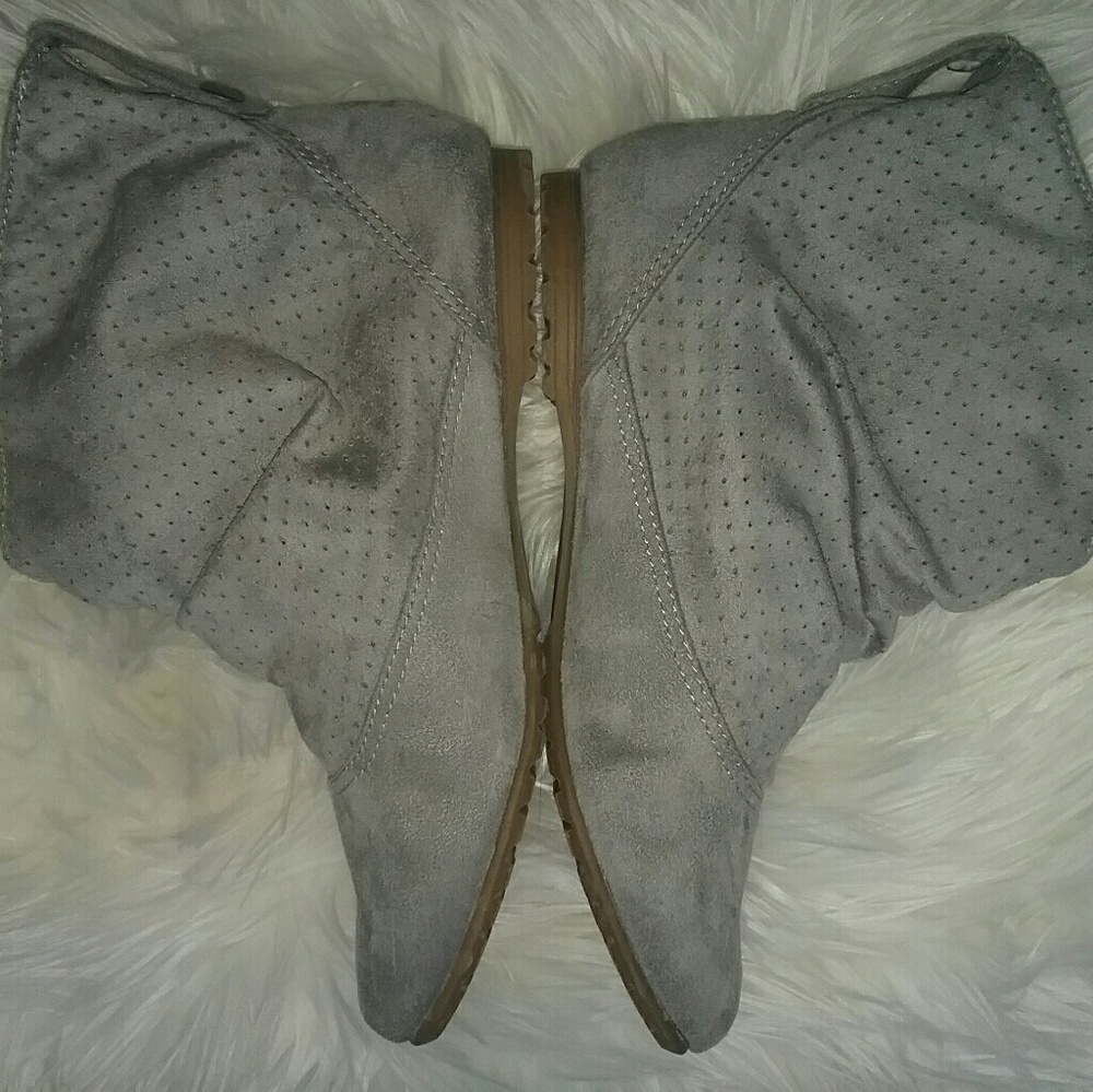 NWOT Trend Report gray boots