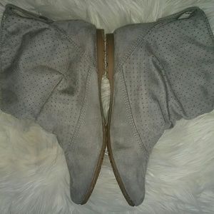 NWOT Trend Report gray boots
