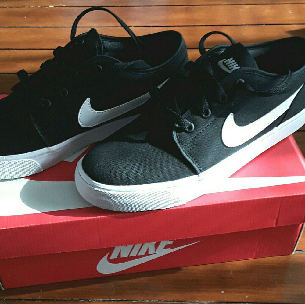 NEW Nike Men's sneakers