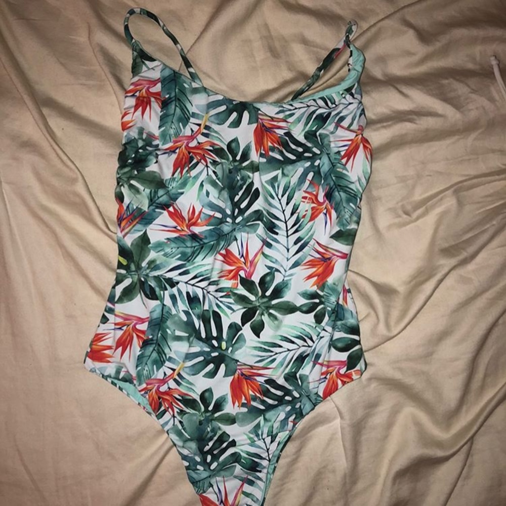 Isla one piece // SAN LORENZO