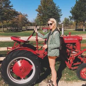 Meet your Posher, Carrie