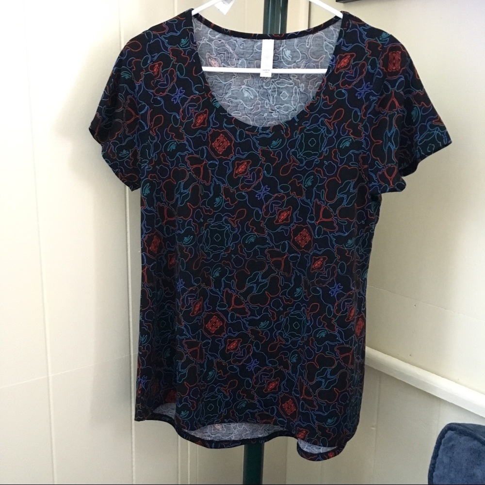 🍏In🍱Lularoe Classic Tee Small NWT