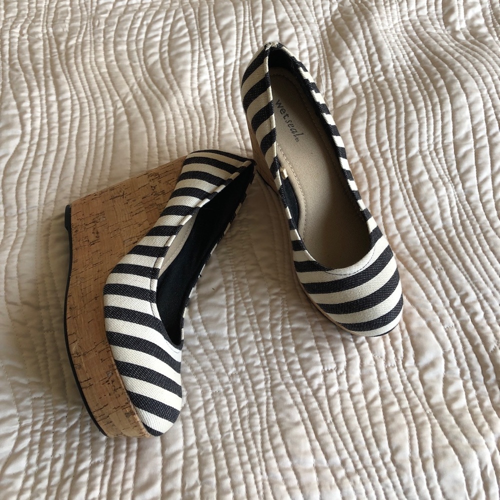 New Cute wedges size 8