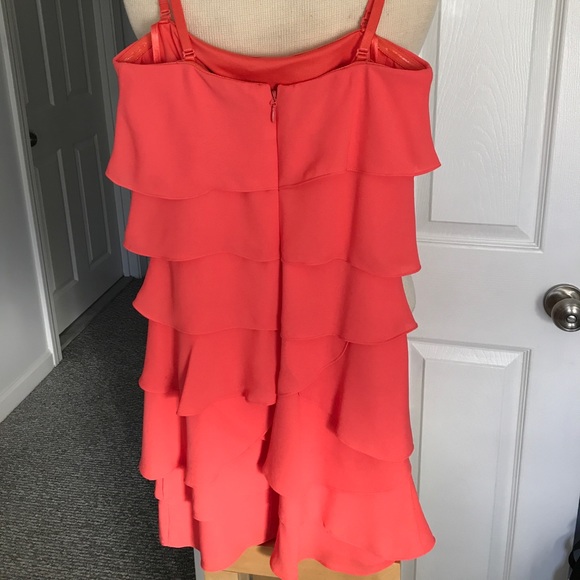 BCBG MAXAZRIA STRAPLESS RUFFLE TIERED DRESS - Picture 4 of 5