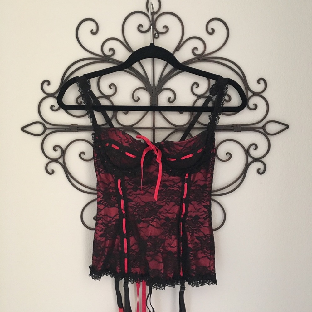 Fredericks lace up, blk lace & red Corset