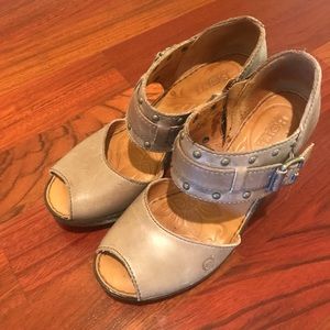Born open toe sandals sz 8