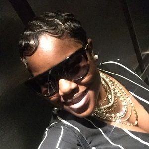 Meet your Posher, Ashley