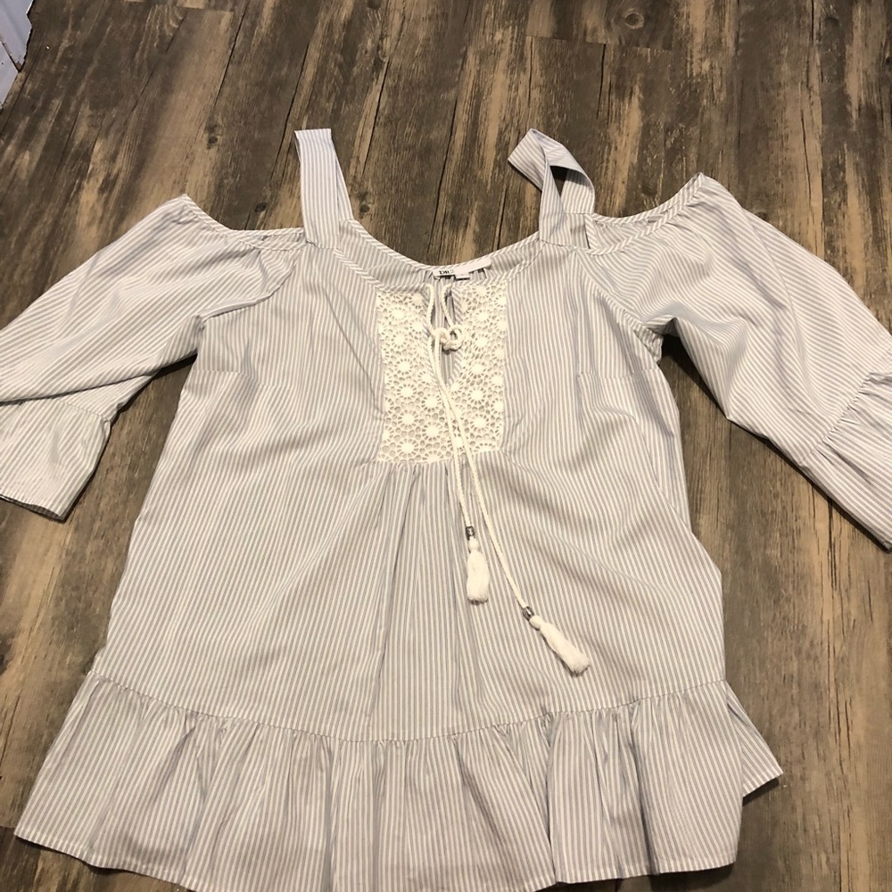 Super Cute Peep Shoulder Top