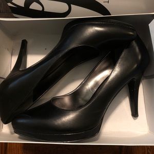 Nine West black pumps