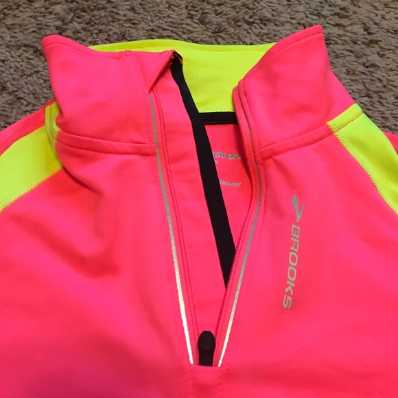 Brooks running top - quarter zip - Picture 3 of 4