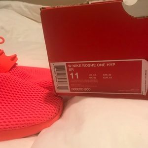 Women’s/Men’s Nike Roshes