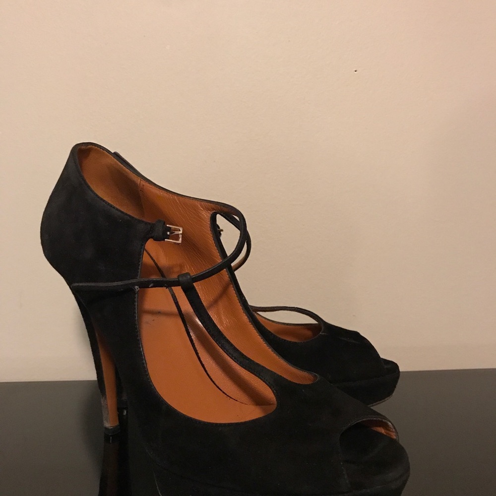 Black velvet Gucci high heels
