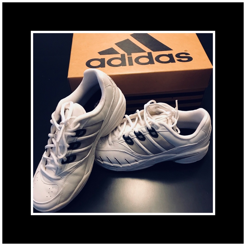 Adidas “Response V” tennis shoes 🎾