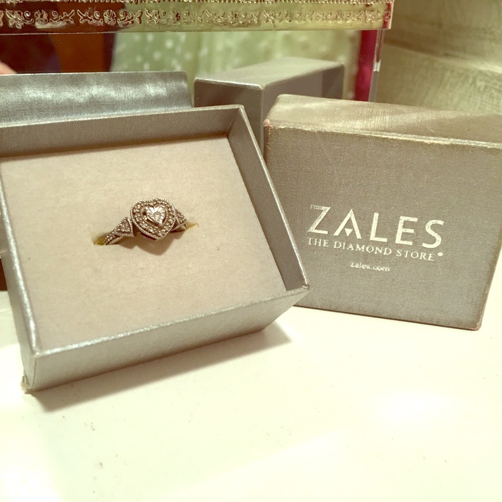 Zales Promise Ring - Vintage Heart