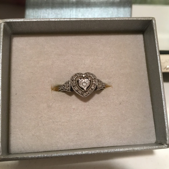 Zales Promise Ring - Vintage Heart - Picture 3 of 8