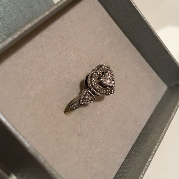 Zales Promise Ring - Vintage Heart - Picture 4 of 8