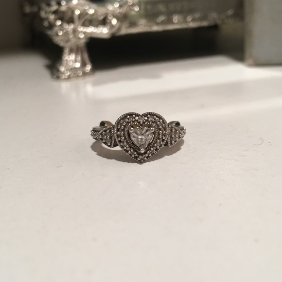 Zales Promise Ring - Vintage Heart - Picture 6 of 8