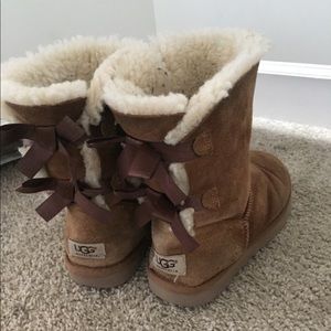 Bailey Bow UGGS (Chestnut)