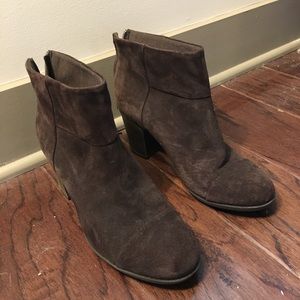 Clark's brown suede booties