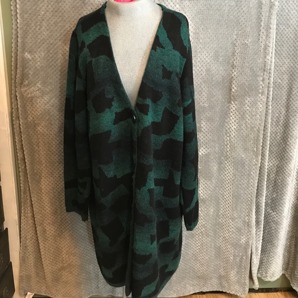 Ulla Popken Sweaters - Ulla Popken long cardigan. Geometric print