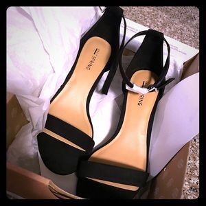BRAND NEW 2 1/2 " block heel sandals
